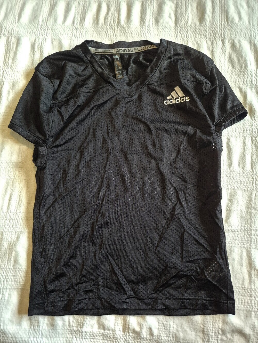 Adidas boys Medium Practice Football Jersey in black with a V-neck design EUC